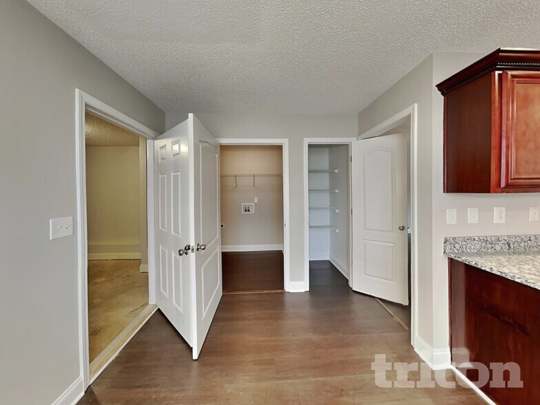 Building Photo - 621 Savannah Dr