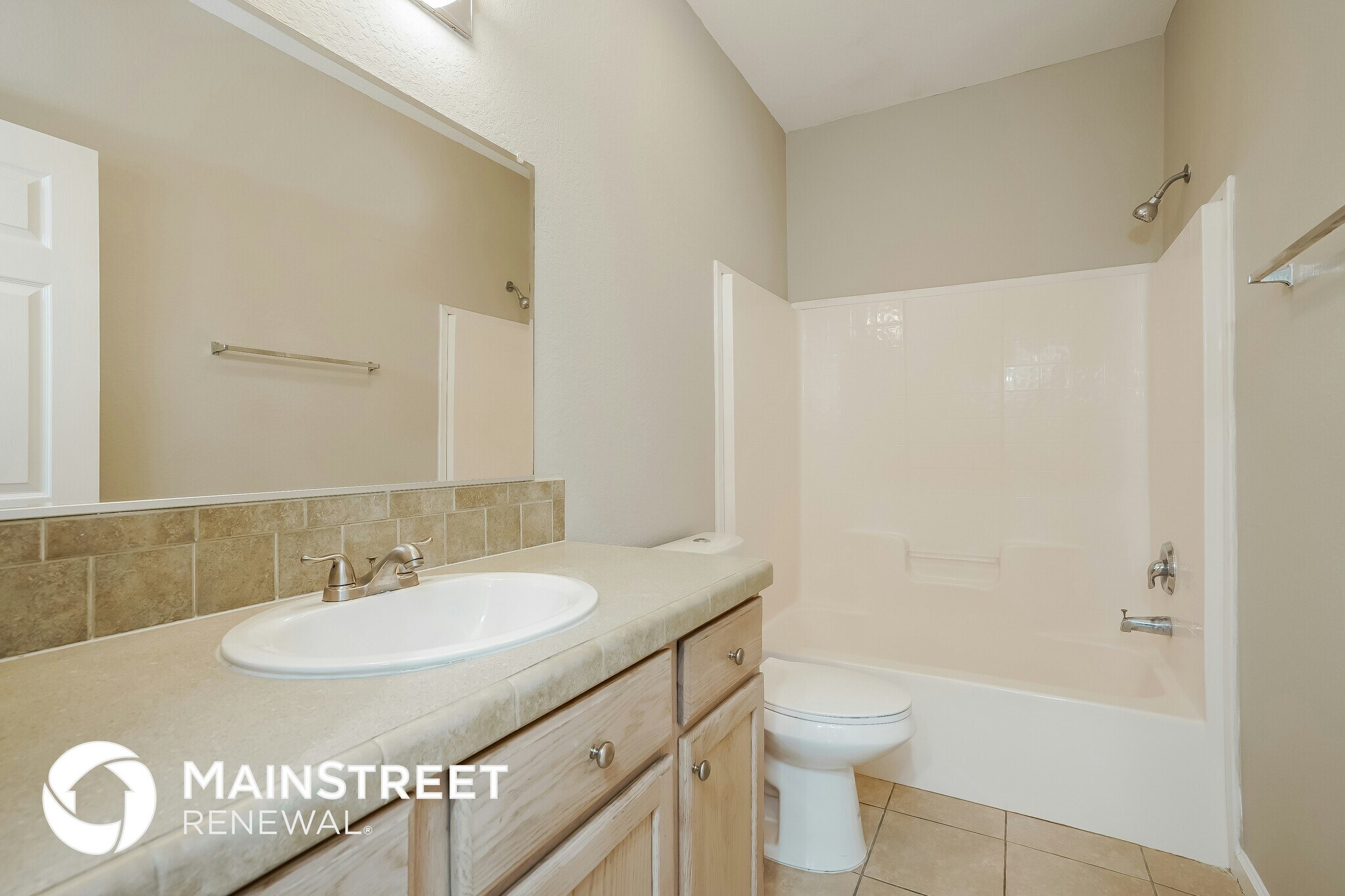 Building Photo - 603 E 8th St