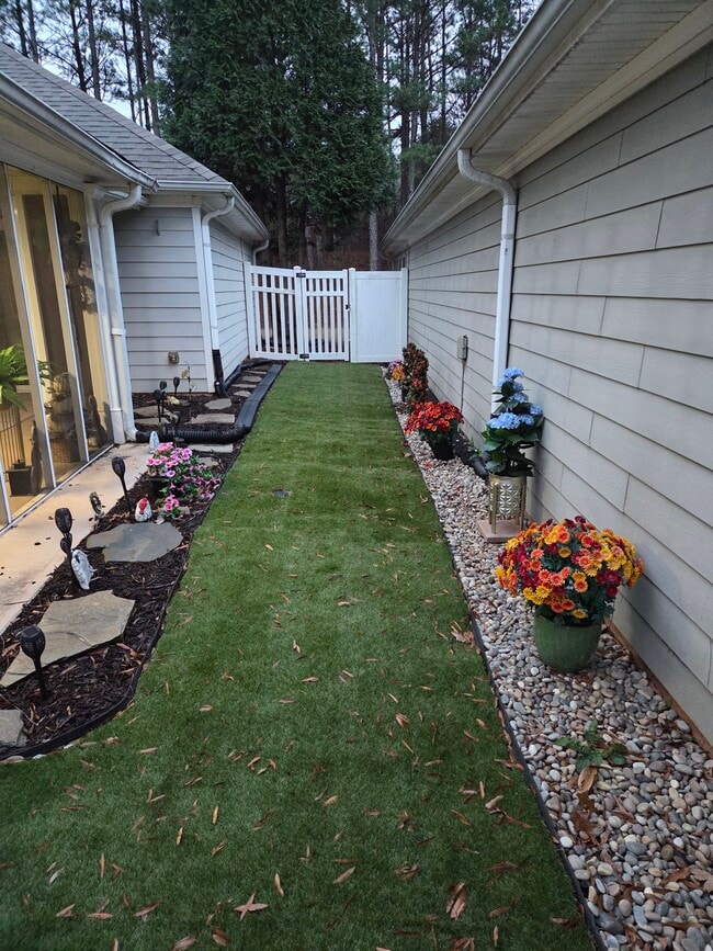 Building Photo - 125 Cottage Club Dr