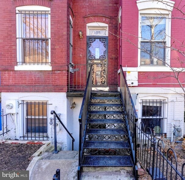 Building Photo - 1209 I St SE
