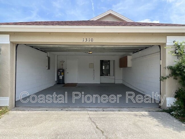 Building Photo - 1310 Lakehurst Way