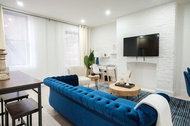 Building Photo - 402 E 11th St