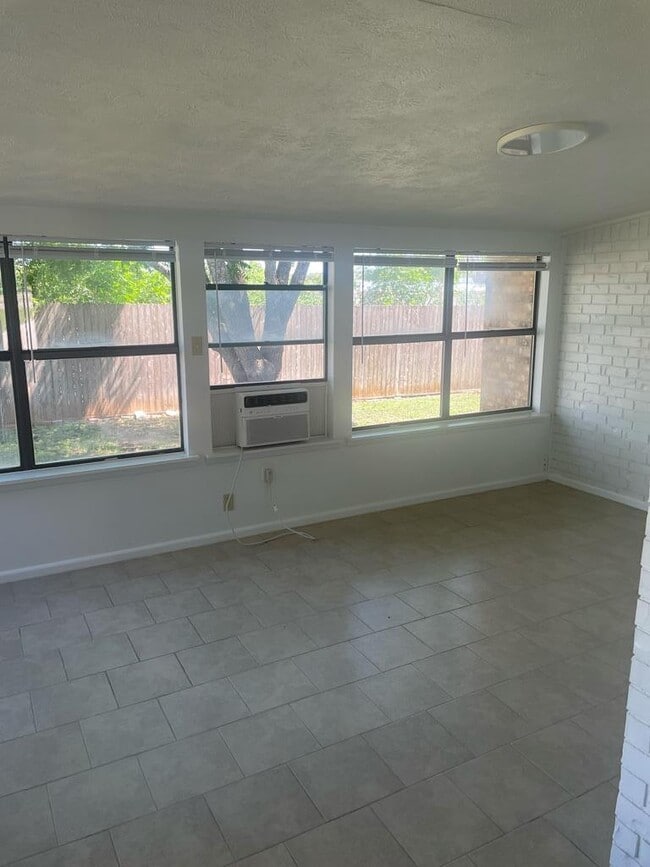 Building Photo - 111 Wild Timber Dr