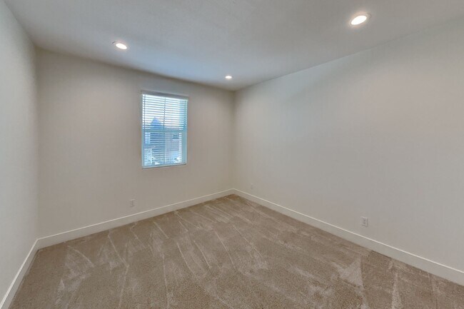 Building Photo - Cordelia 2000+ Sq Ft. 3/2 Home Available Now