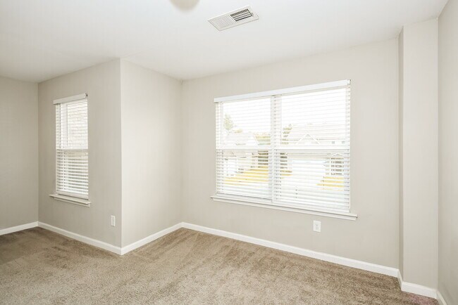 Building Photo - 41 Moss Way