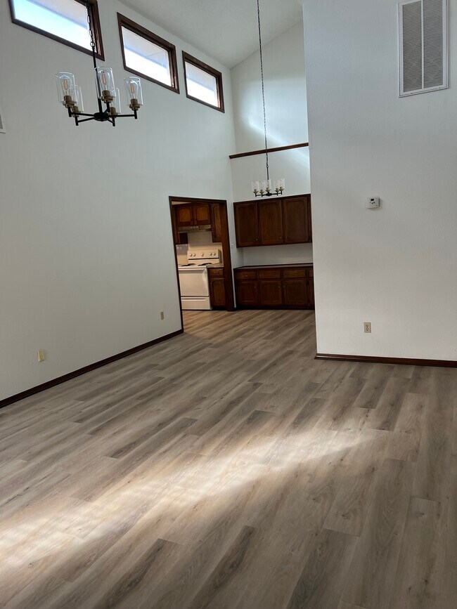 Living room - 1903 Crystal Cir