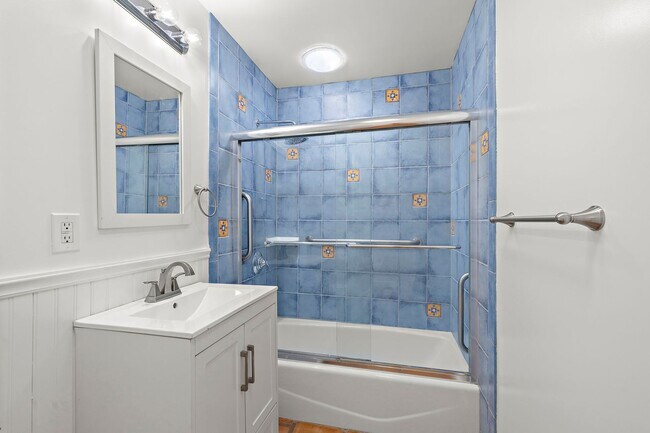 Building Photo - 114 Avenida Cadiz