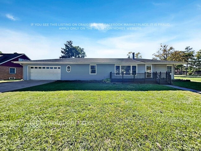 Primary Photo - 5 E Adams St