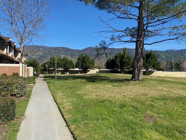 Building Photo - 1460 Kendall Dr