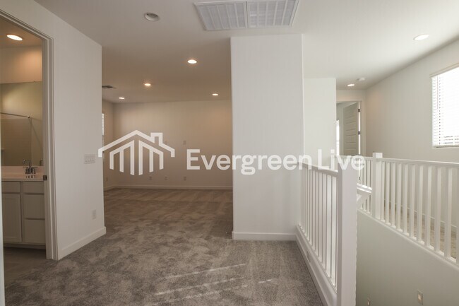 Building Photo - 10138 E Ulysses Ave