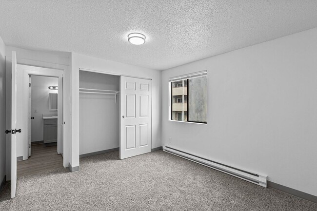Building Photo - Coming soon! Spacious 2 bedroom 1 bathroom...