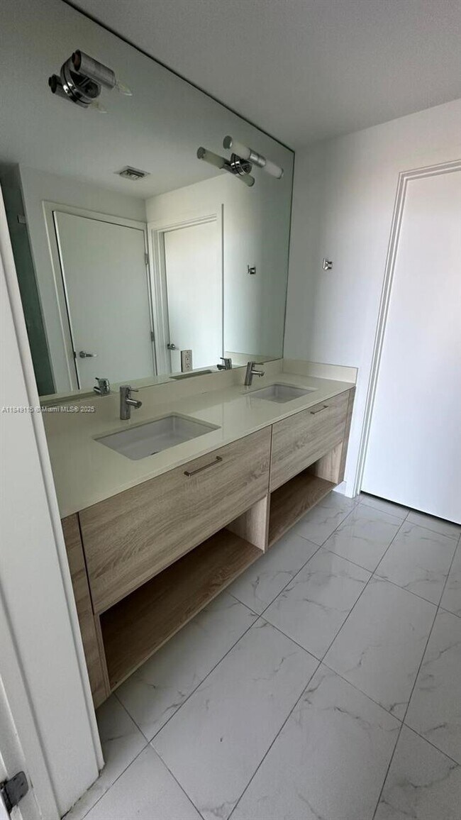 Building Photo - 16385 Biscayne Blvd