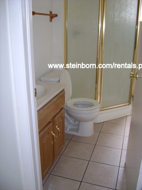 Building Photo - Nice Home in Historic Downtown with Shared...