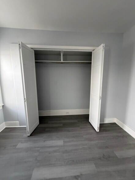 Building Photo - 644 E Madison St