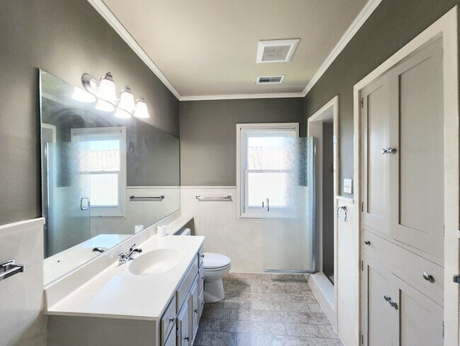 Building Photo - Elegant, spacious home in San Mateo