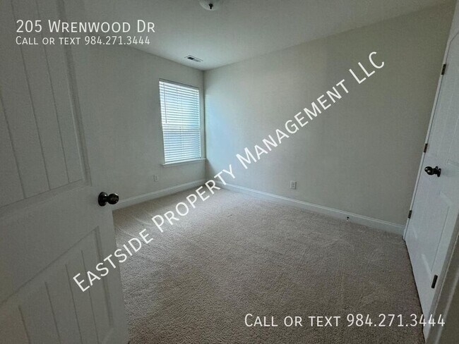 Building Photo - 205 Wrenwood Dr