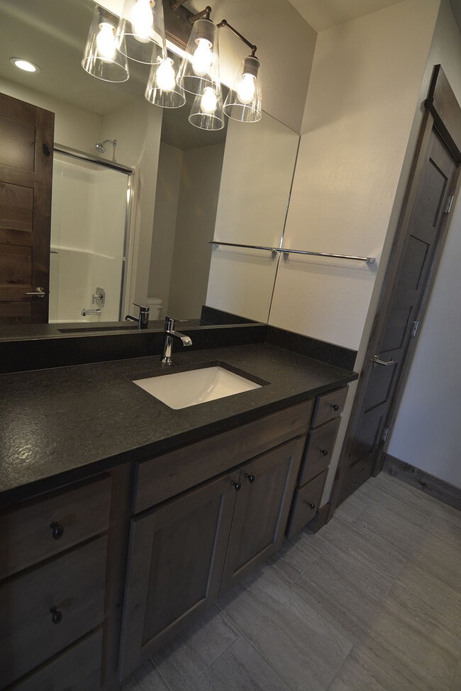 Building Photo - Luxury Condo, Center of Bozeman