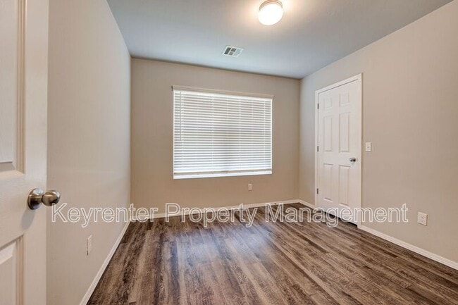 Building Photo - 9440 SW 44th Terrace