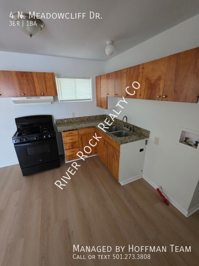 Building Photo - 4 N Meadowcliff Dr