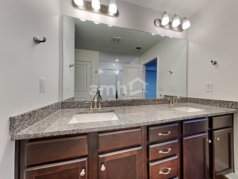 Building Photo - 6219 Bridlewood Ln