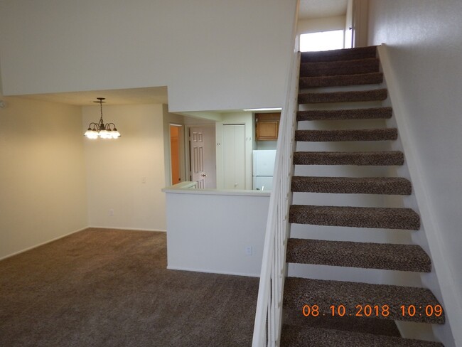 Building Photo - West Ironwood Hill Dr & Greasewood Rd 2/2
