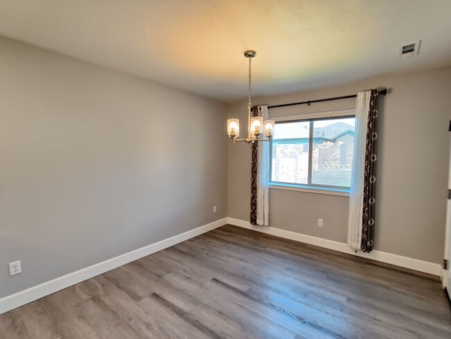 Building Photo - *DECEMBER SPECIAL* $500 OFF FIRST MONTHS RENT