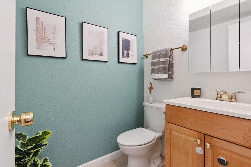 Building Photo - 6211 Telegraph Ave