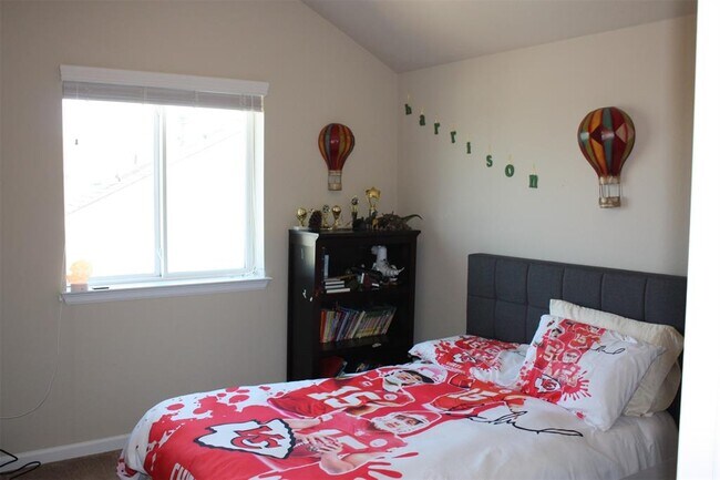 Building Photo - 393 Dayridge Dr