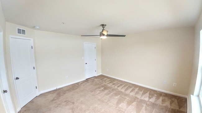 Building Photo - 3 Br 2.5 Ba in the Admiral's Landing Commu...