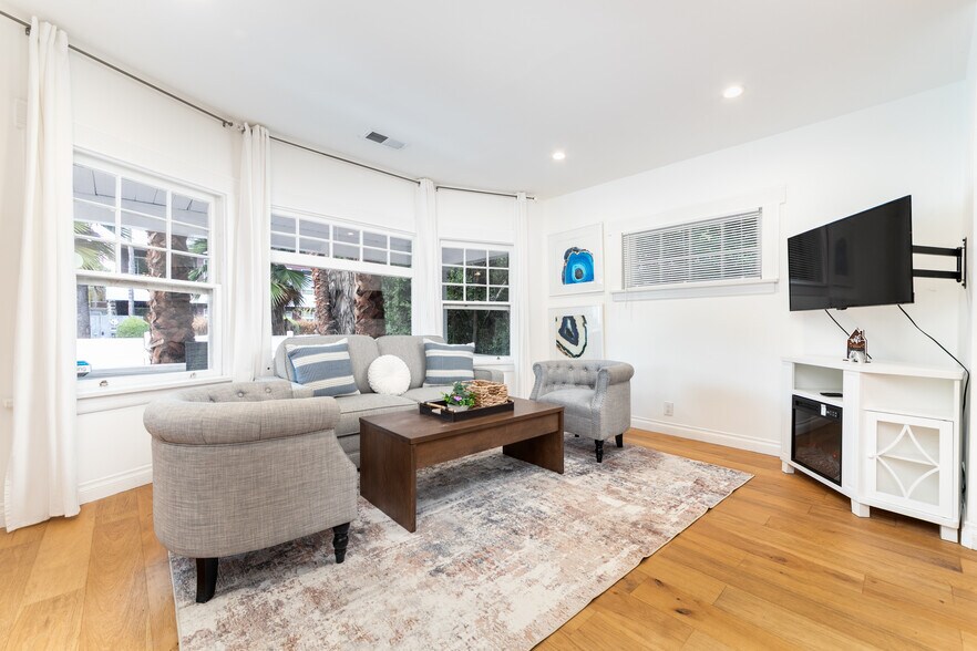 Building Photo - 6008 Carlton Way