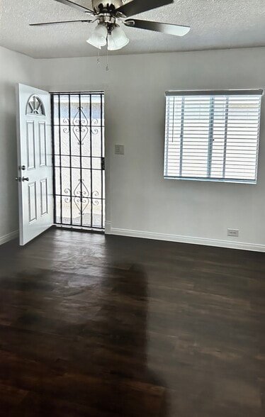 Living room - 4539 W 167th St