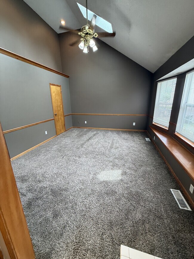 Building Photo - 822 SW Montana Ridge Dr