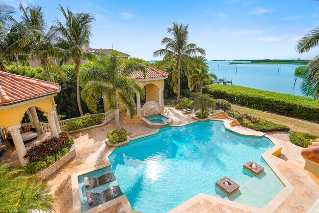 Building Photo - 1363 Oceanview Dr
