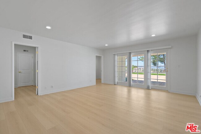 Building Photo - 4159 Regal Oak Dr
