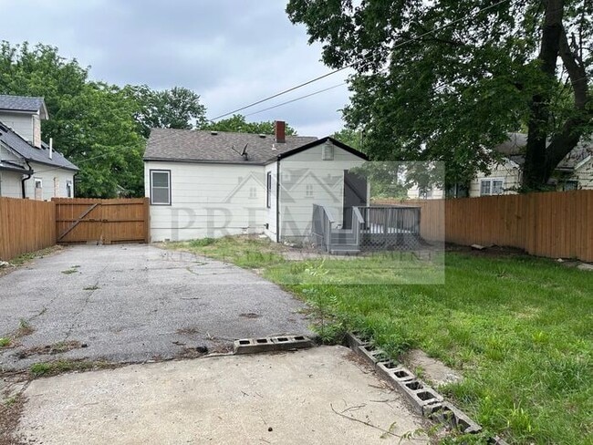 Building Photo - 5709 Bales Ave
