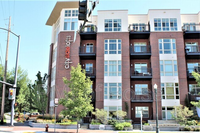 Building Photo - 406 S 13th St