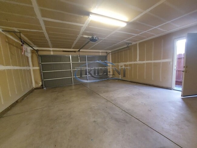 Building Photo - Small pet friendly duplex with front yard landscaping included