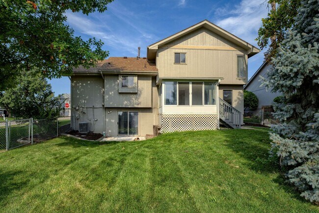 Building Photo - Fresh Updates & Prime Location Near Zorinsky!!