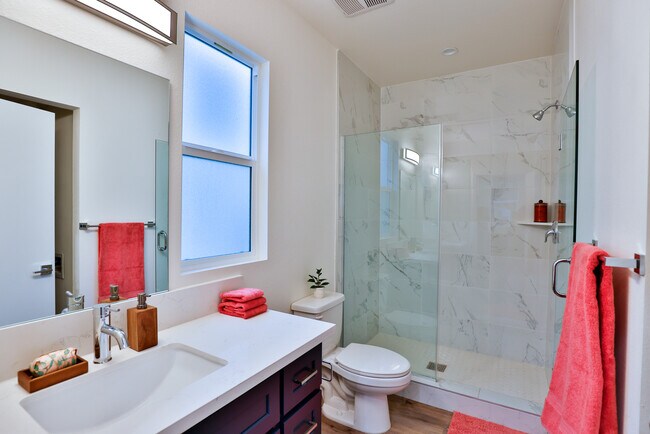 Building Photo - 910 W 23rd St