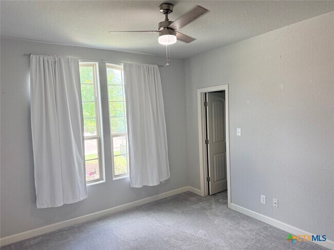 Building Photo - 490 Pecan Meadows