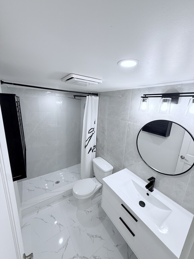 Building Photo - 140 S Cypress Rd