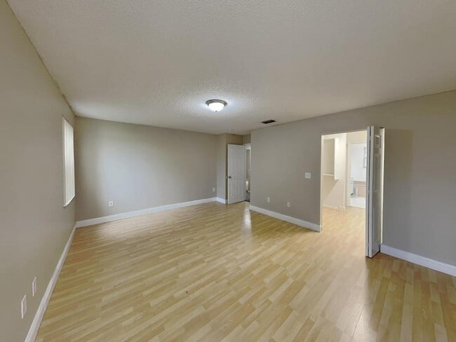 Building Photo - 538 NW 157th Ln