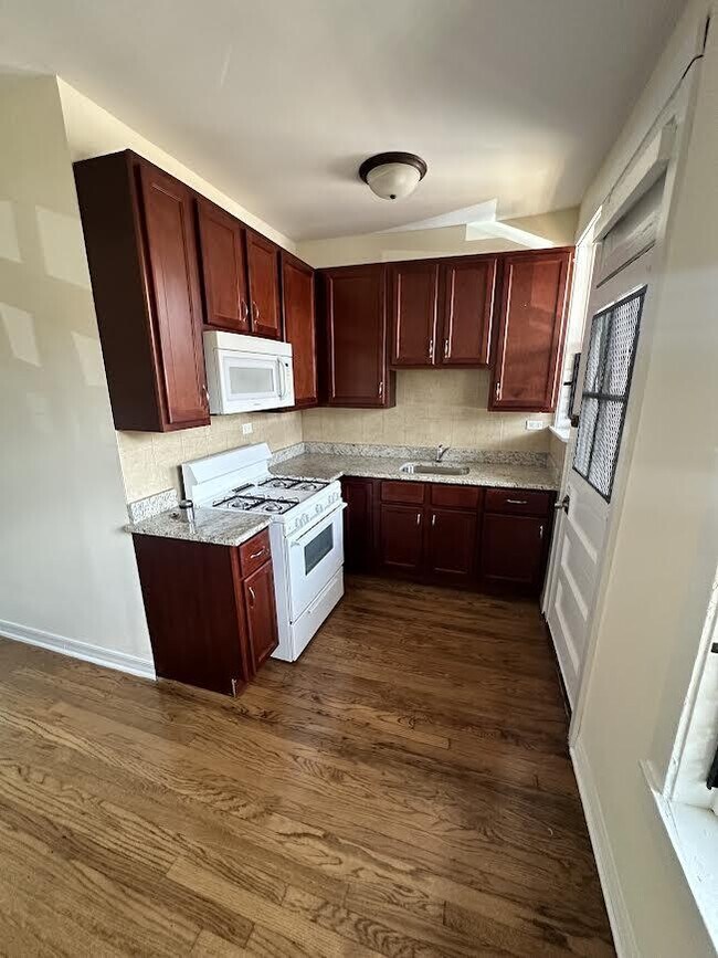 Building Photo - 0 bedroom in Chicago IL 60647