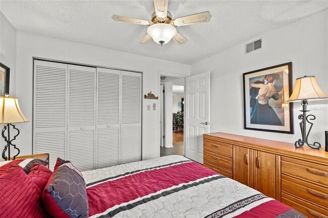 Building Photo - 1942 Golf View Dr