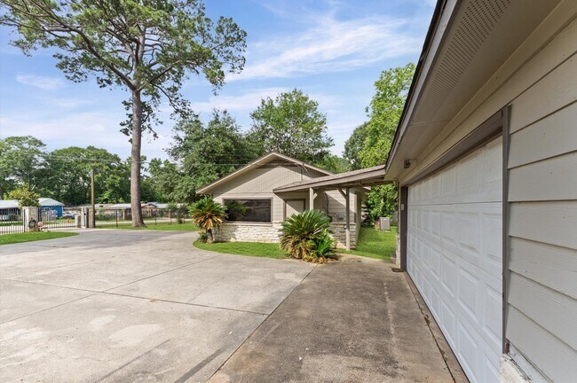 Building Photo - 1505 Gladiola Ave