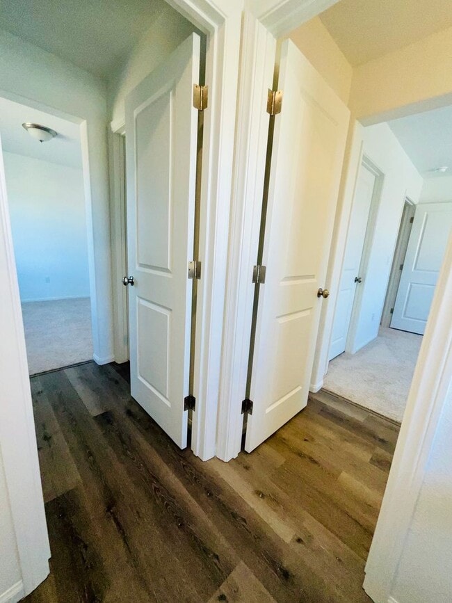 Building Photo - Charming Newer 3 bedroom House