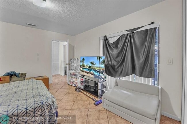 Building Photo - 3655 Cocoplum Cir
