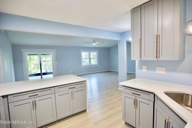 Building Photo - 3542 Sheldrake Dr