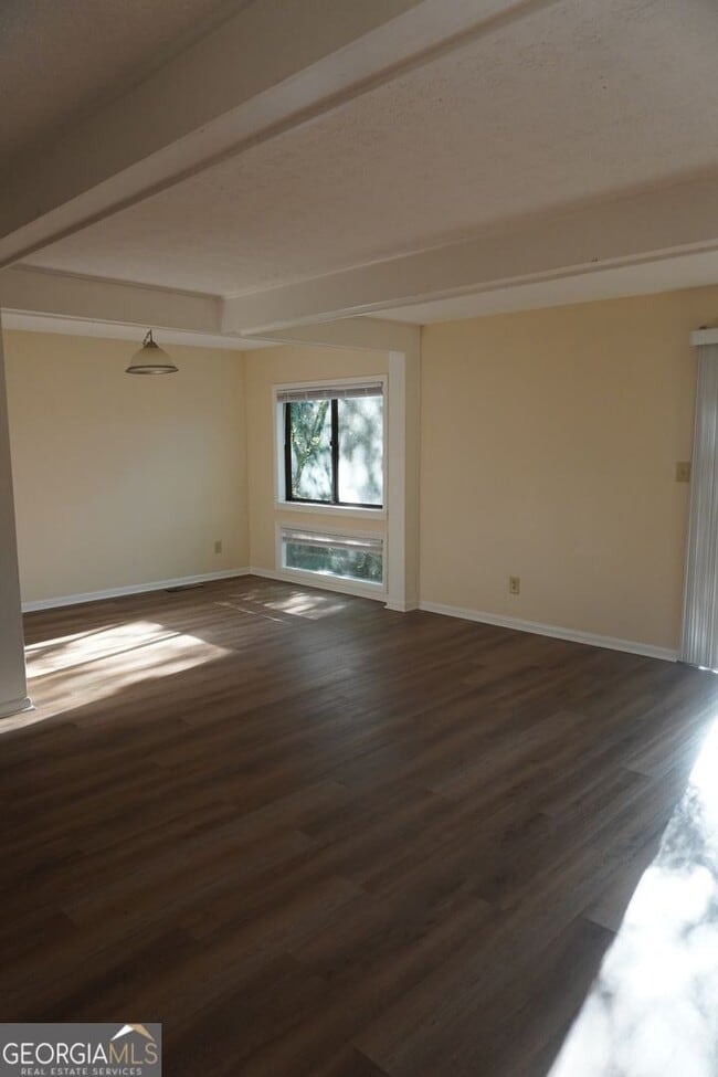 Building Photo - 195 Woodstone Dr