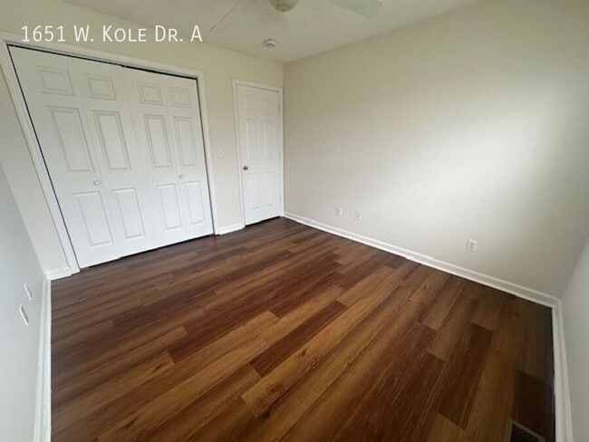 Building Photo - 1651 W Kole Dr